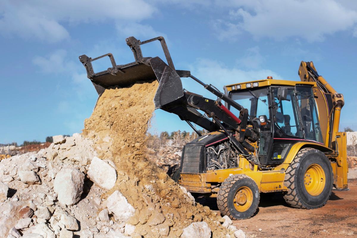 7 Benefits of Working with Contractors for Land Clearing in Oviedo