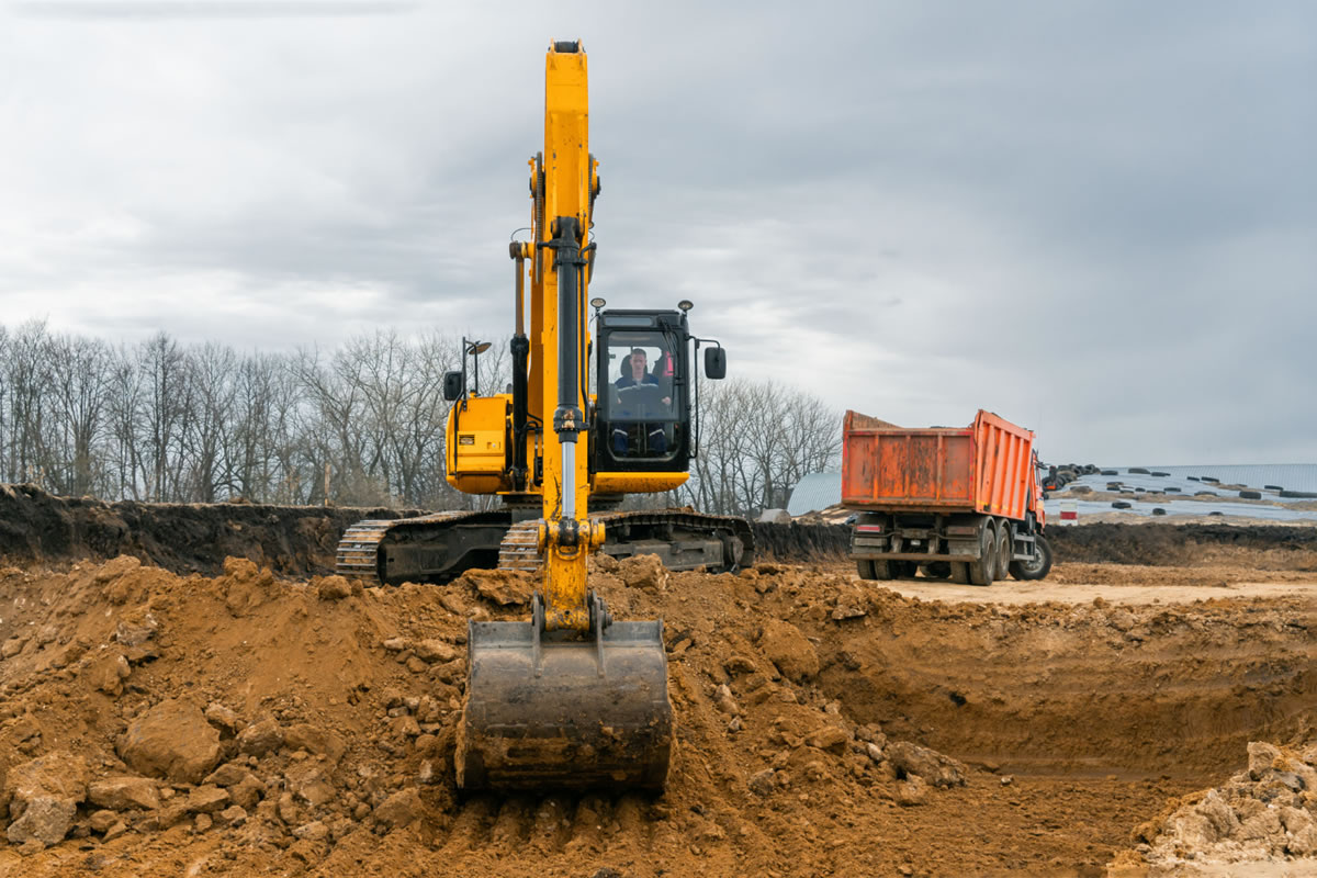 What You Need To Know About Clearing Land to Build a Home