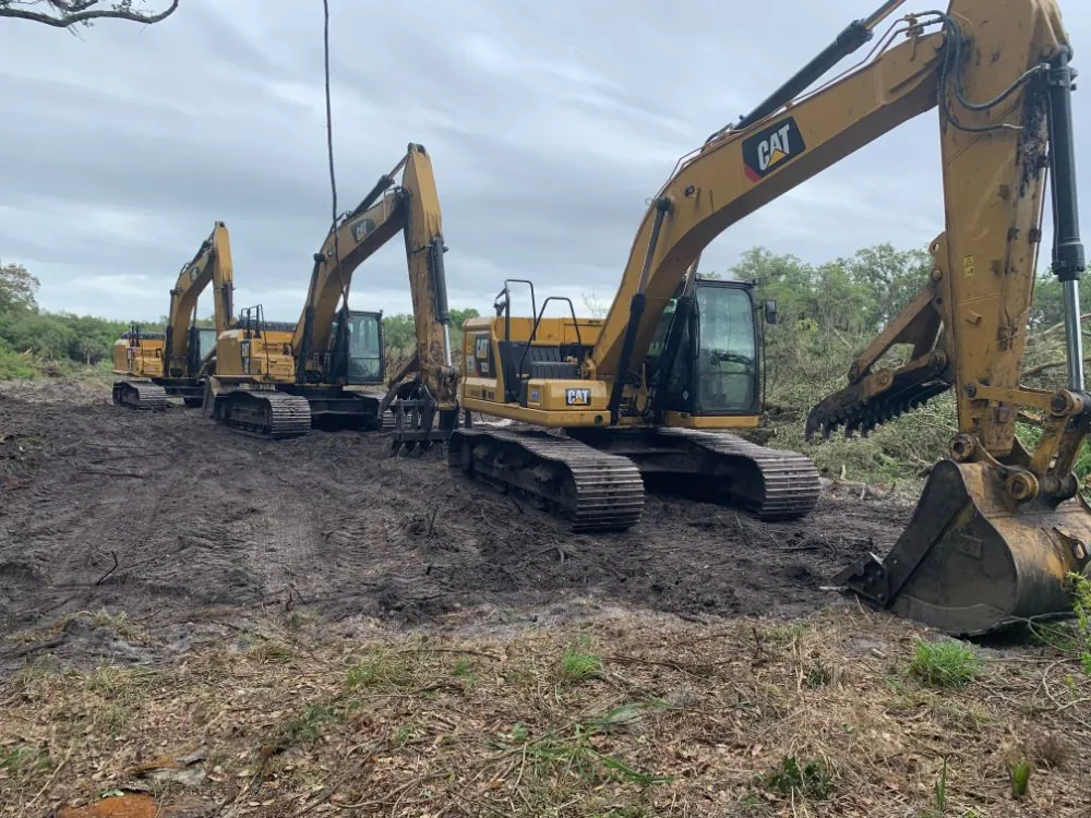 Heavy equipments for land clearing service